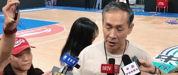 盖伊单刀遇阻！球权易手，聊聊足球史的微妙矛盾