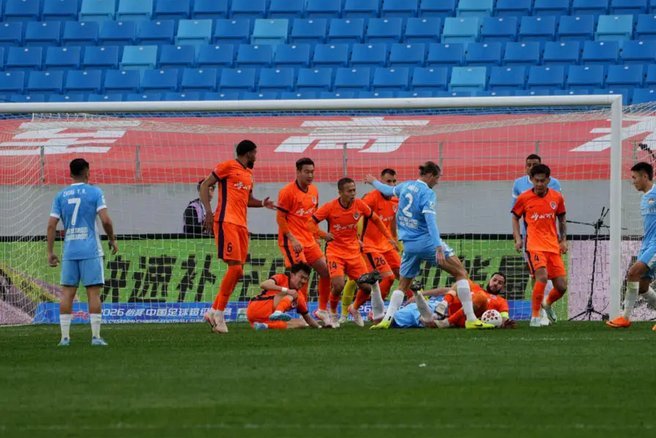 英博中场丢球，叶博亚单刀兜射破门，海牛2-0英博