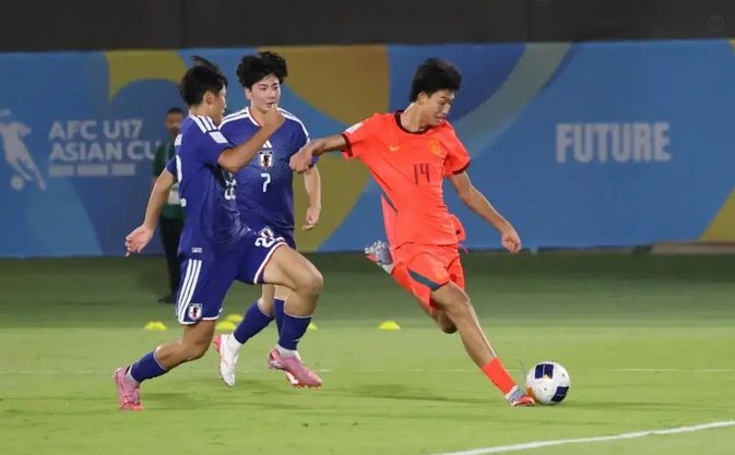 U17决赛两致命失误潘朝伟全责