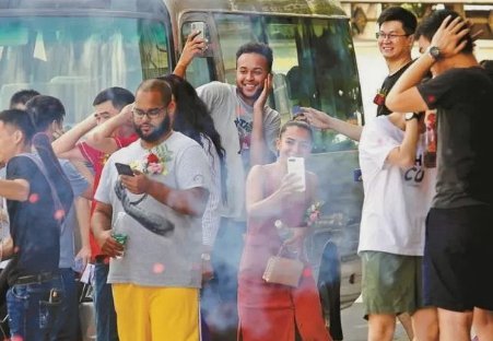 新西兰独一无二的球员：李泽昊家庭合影揭秘