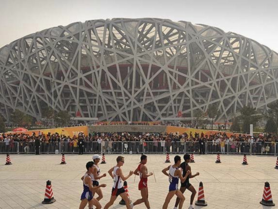 普埃尔塔外围贴地斩，皮球稍稍偏出