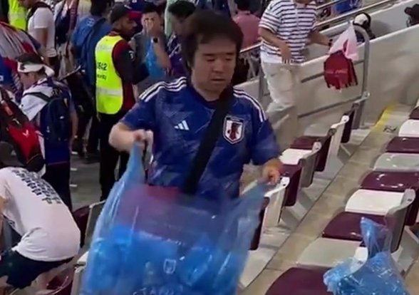 日本球迷这场忘了捡垃圾呀