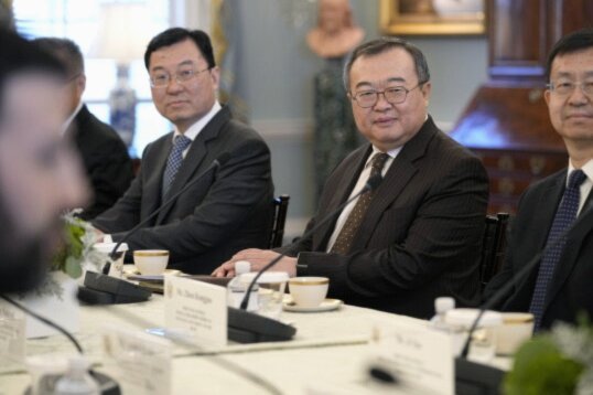 曼联欲求霍尔，纽卡铁壁不让