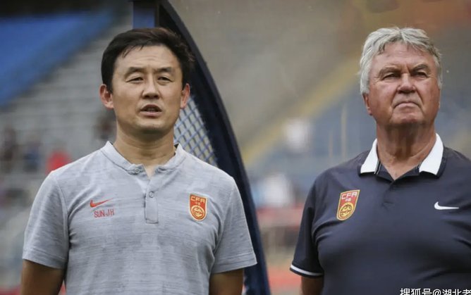 希丁克回应2002世界杯争议判罚：意大利队输球时要像个绅士